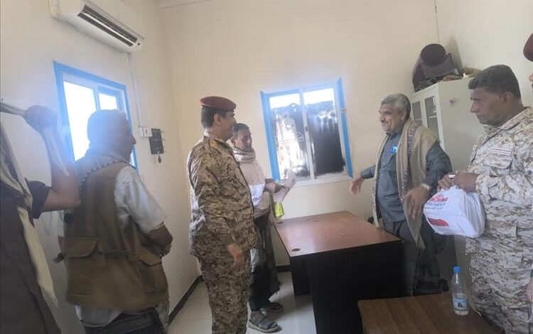 قائد لواء 315 مدرع يتفقد لجنة التمام ويشيد بجهودها