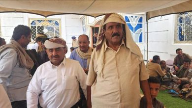 قائد محور عتق ومدير عام شرطة شبوة يزوران وكيل المحافظة الكندي عقب عودته من رحلة علاجية