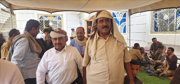 قائد محور عتق ومدير عام شرطة شبوة يزوران وكيل المحافظة الكندي عقب عودته من رحلة علاجية