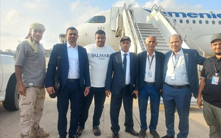 قيادات ضالعية تتجه إلى الرياض بدعوة رسمية.. تحركات سياسية وعسكرية لافتة