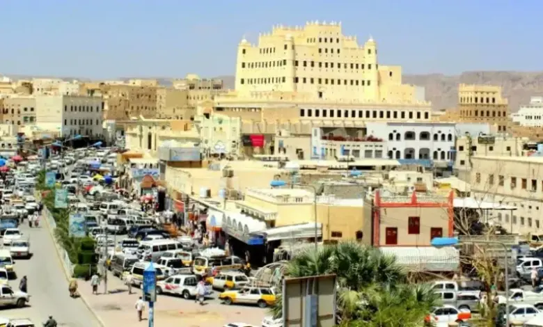 لص يتسلل إلى منزل امرأة يمنية ويسرق كمية ضخمة من الذهب.. وهكذا كانت نهايته