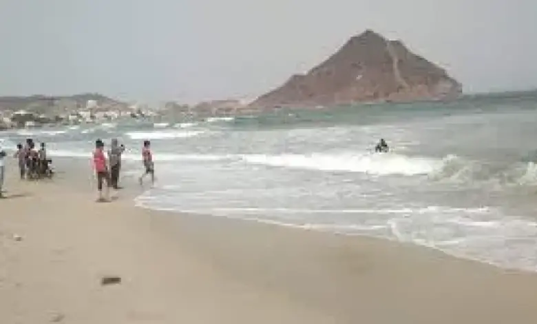 مأساة في سواحل عدن.. وفاة طفلين غرقاً وإنقاذ 3 آخرين في ‘‘ساحل الحسوة’’
