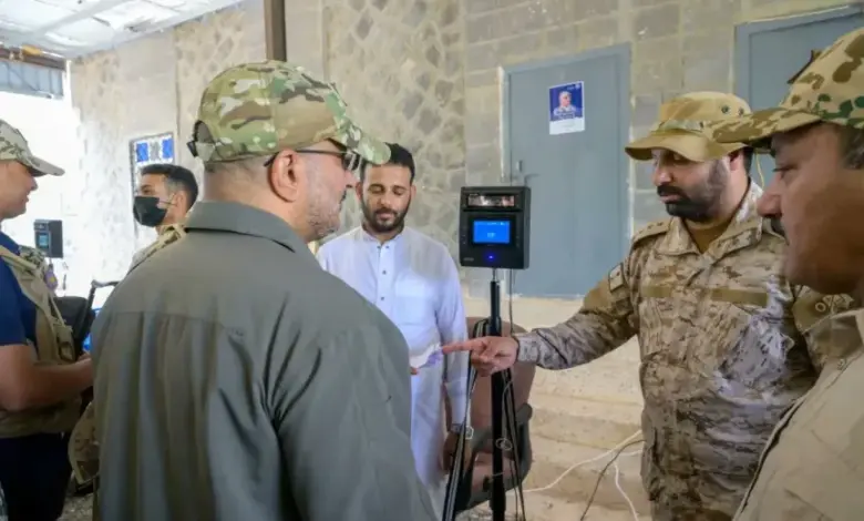 ماذا قال طارق صالح خلال قيام لجنة سعودية بحصر قواته بالساحل الغربي بنظام ”البصمة الحيوية”؟