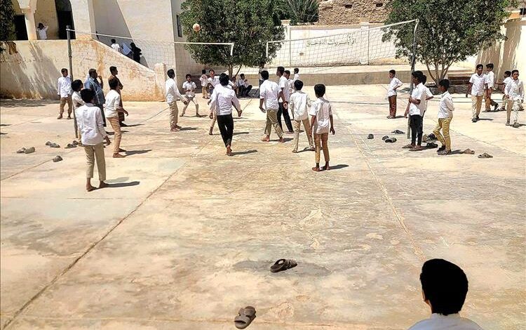 مباراة ودية في كرة الطائرة تجمع فريقي المجد والشرارة بمدرسة المجد بلنف