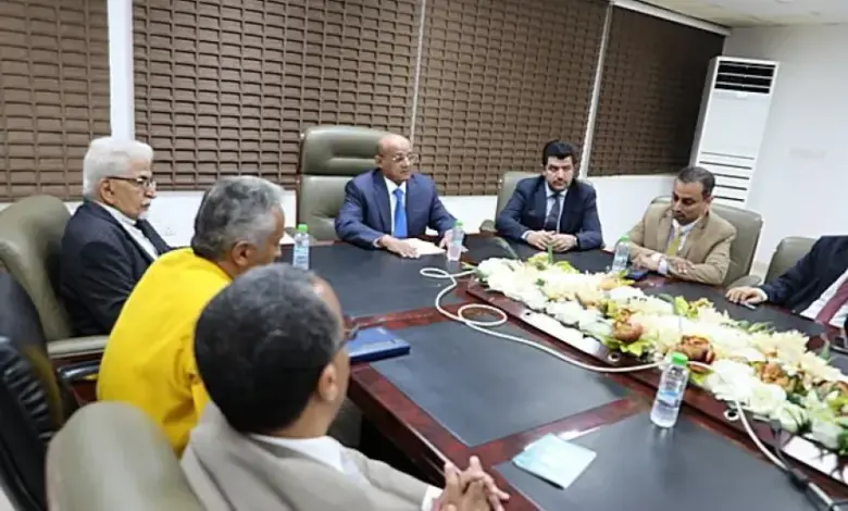 محافظ البنك المركزي اليمني يوجه بتشديد الرقابة المصرفية وتطوير الأداء المؤسسي