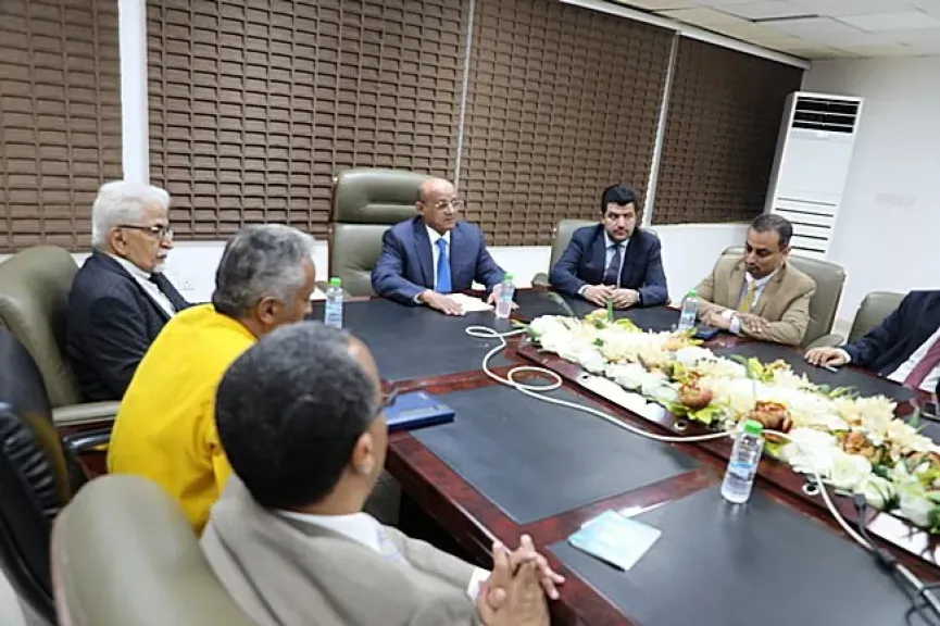 محافظ البنك المركزي اليمني يوجه بتشديد الرقابة المصرفية وتطوير الأداء المؤسسي