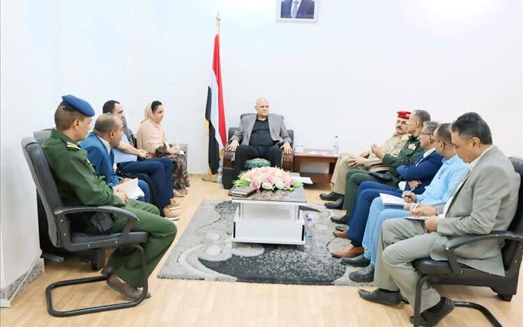 محافظ تعز يبحث مع مركز "سيفيك" تعزيز الشراكة لحماية المدنيين