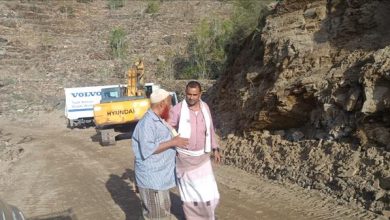 مدير عام سرار يتفقد العمل بمشروع طريق باتيس - رصد ويشيد بجهود القائد أبو زرعة المحرمي