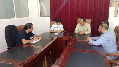 مدير عام شرطة الضالع يزور المستشفى الميداني بسناح ويلتقي بفريق الصليب الأحمر