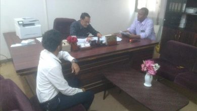 مدير عام مستشفى الأمراض النفسية يلتقي مهندس تقنية المعلومات عمرو مبروك