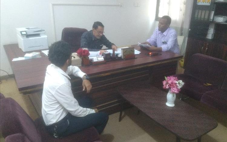 مدير عام مستشفى الأمراض النفسية يلتقي مهندس تقنية المعلومات عمرو مبروك