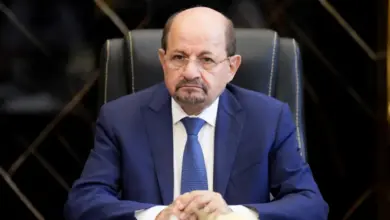 مصدر حكومي بعدن يحسم الجدل بشأن ما يشاع عن ”تأخير الرواتب” ويكشف عن توجيهات جديدة لرئيس الوزراء