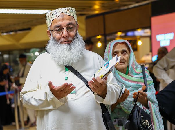 مغادرة أولى رحلات المستفيدين من مبادرة “طريق مكة “عبر مطار جناح الدولي في. باكستان