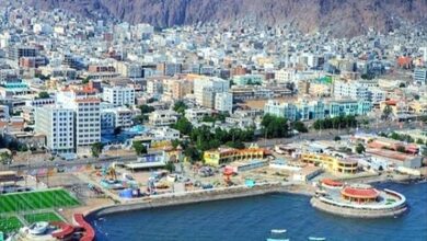 مقتل طفل على يد شقيقه رجما بالحجر أثناء اللعب بكريتر عدن