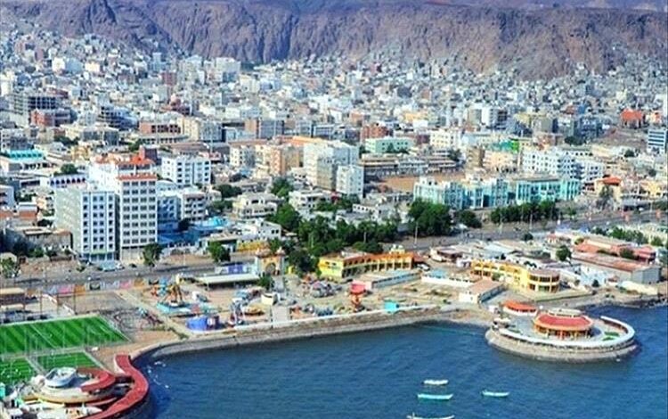 مقتل طفل على يد شقيقه رجما بالحجر أثناء اللعب بكريتر عدن