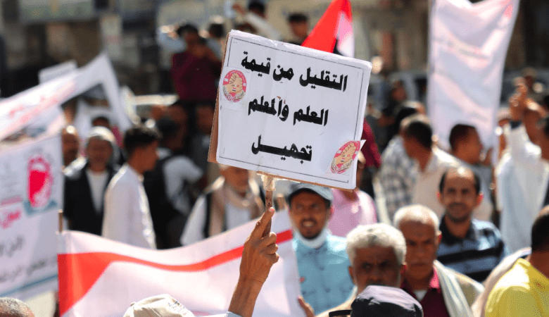 نقابة المعلمين تكشف قيام مليشيا الحوثي بفصل أكثر من 20 ألف معلم