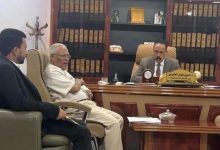 وزير الأشغال يلتقي مدير صندوق صيانة الطرق بالمهرة لبحث تطوير أعمال الصيانة