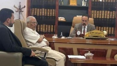 وزير الأشغال يلتقي مدير صندوق صيانة الطرق بالمهرة لبحث تطوير أعمال الصيانة