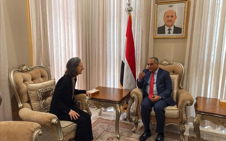 وزير التربية الدكتور(العبادي) يلتقي بالسفيرة الفرنسية لدى اليمن في الرياض