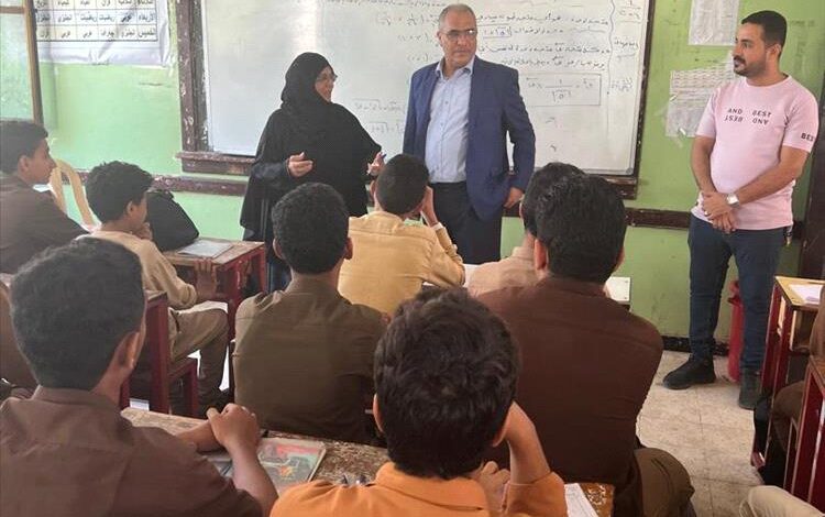 وزير التربية (العبادي) ينفذ زيارة مفاجئة لثانوية احمد حامد خليفة للبنين بعدن