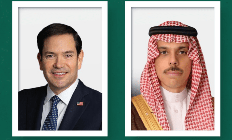 وزير الخارجية ونظيره الأمريكي يبحثان هاتفيا مستجدات الأوضاع في المنطقة