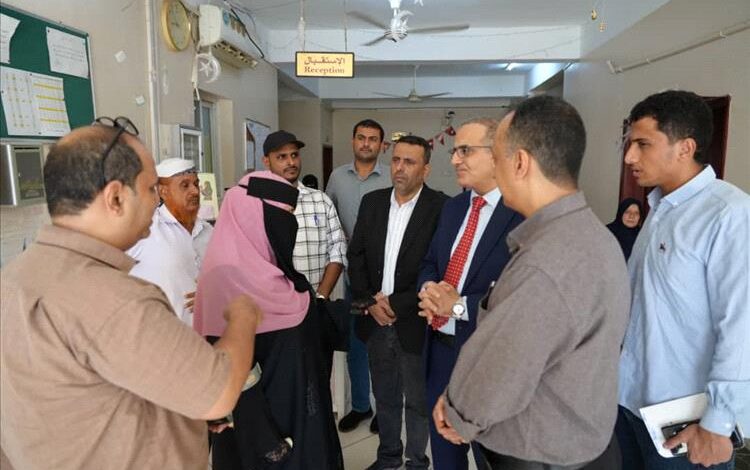 وزير الصحة يتفقد مرافق الرعاية الصحية الأولية بمديرية خور مكسر ويؤكد دعم تحسين الخدمات وتفعيل نظام الإحالة