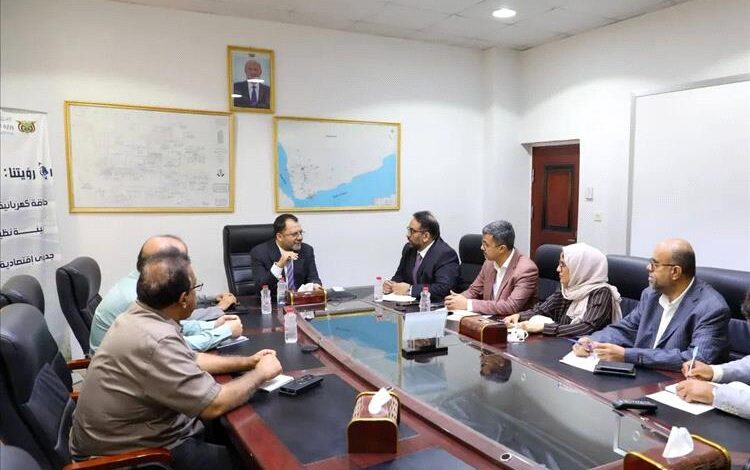وزير الكهرباء يبحث مع الفريق الاقتصادي خطة التعافي وتعزيز قدرات القطاع