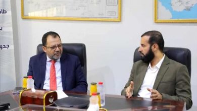 وزير الكهرباء يبحث مع محافظ أبين احتياجات الطاقة ويؤكد التوسع في مشاريع الطاقة الشمسية