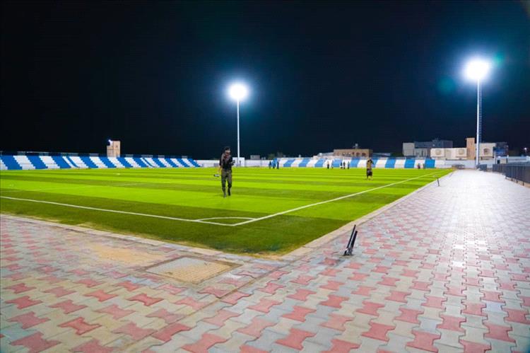 وسط فرحة شبابية.. محافظ شبوة يدشن مشروع إنارة وتأهيل ملعب الفقيد ناصر الخليفي بتكلفة 178 ألف دولار