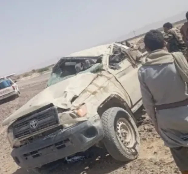 وفاة وإصابة 18 جنديًا في حادثة انقلاب طقم عسكري بمارب