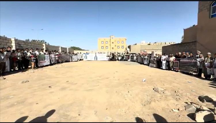 وقفة احتجاجية منددة بمقتل الشاب عبدالرحمن العليمي داخل سجن الصولبان في عدن