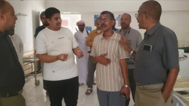 وكيل المهرة للشؤون الفنية يطّلع على احتياجات قسم العزل بمستشفى الغيضة المركزي