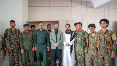 محافظ أبين يكرّم إدارة أمن خنفر لنجاحها في ضبط العناصر المتورطة بأحداث الفوضى وإطلاق النار في سوق جعار