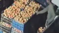شاهد.. وفاة شاب بشكل مفاجئ...
