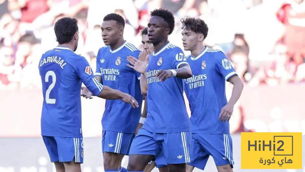 جماهير إشبيلية تلقي زجاجة على فينيسيوس بعد هدف ريال مدريد