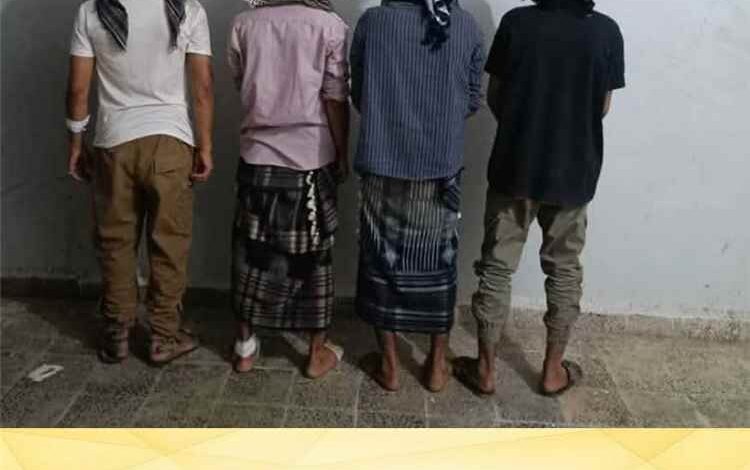 أمن خنفر يضبط المتهمين بأحداث سوق جعار في عملية أمنية ناجحة بزنجبار