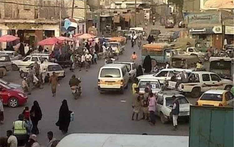 أهالي لحج يشكون تدهور خدمة الكهرباء: اختفاء ساعات التشغيل يفاقم معاناة المواطنين