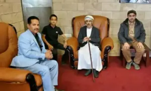 اتهامات لشيخ مشايخ اليمن بخداع الشيخ بن فدغم ومغادرة مطار صنعاء الدولي مع أبنائه (صور)