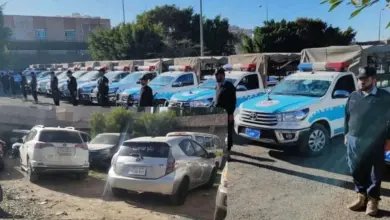 احتجاز السيارات غير المجمركة في صنعاء يفاقم معاناة المواطنين ويطيح باستثماراتهم