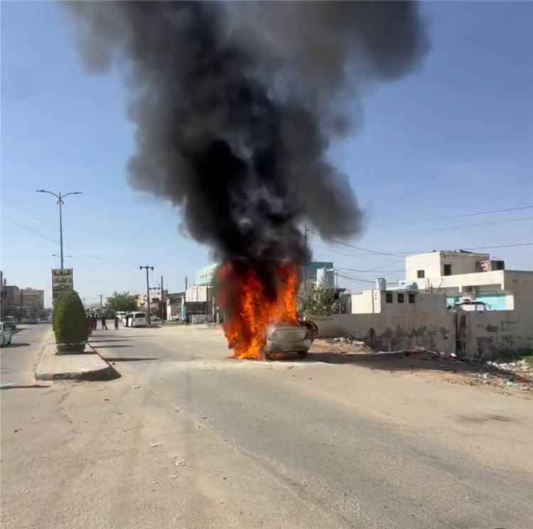 احتراق سيارة مواطن قرب محطة اليرموك بمدينة عتق في شبوة