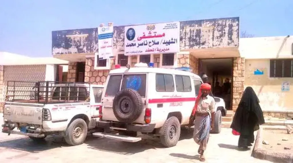 اشتباكات قبلية بجوار مستشفى المحفد تُصيب 3 أشخاص وتُثير القلق