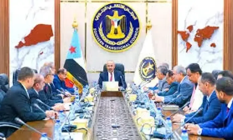 اعلامي بالانتقالي الجنوبي يدعو لتجهيز السلاح ويتوعد بـ«براكين الكفاح المسلح»