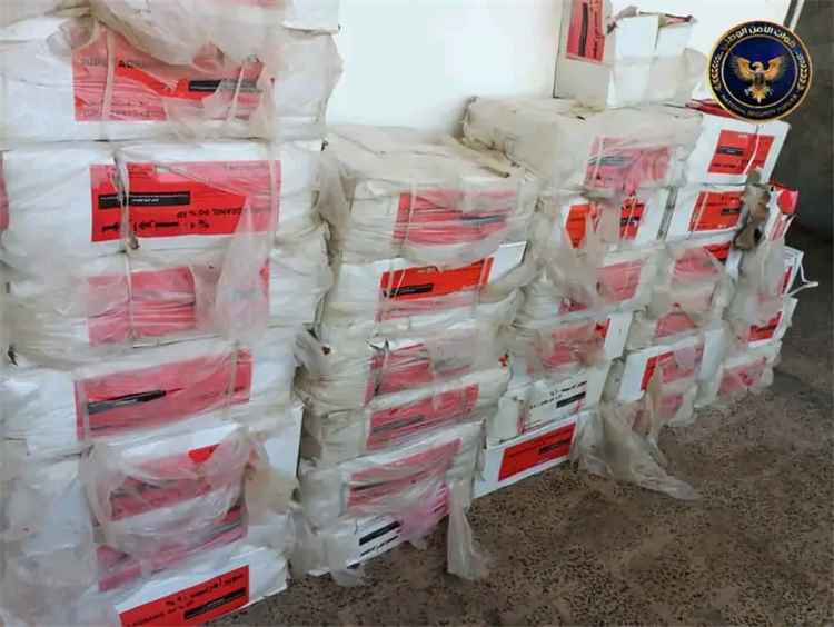 الأمن الوطني بلحج يضبط شحنة مبيدات زراعية منتهية الصلاحية