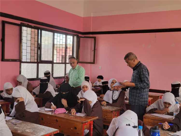 الأمين العام للمجلس المحلي يتفقد سير امتحانات اللغة الإنجليزية بمدرسة منير مبارك بالكود العثماني