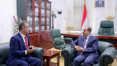 الإرياني يلتقي السفير الليبي ويتسلم دعوة للمشاركة في الاجتماع الوزاري لوزراء الإعلام العرب