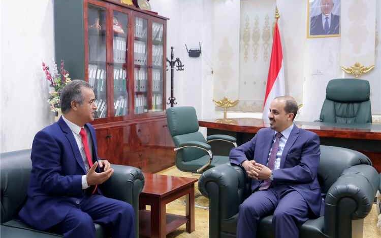 الإرياني يلتقي السفير الليبي ويتسلم دعوة للمشاركة في الاجتماع الوزاري لوزراء الإعلام العرب