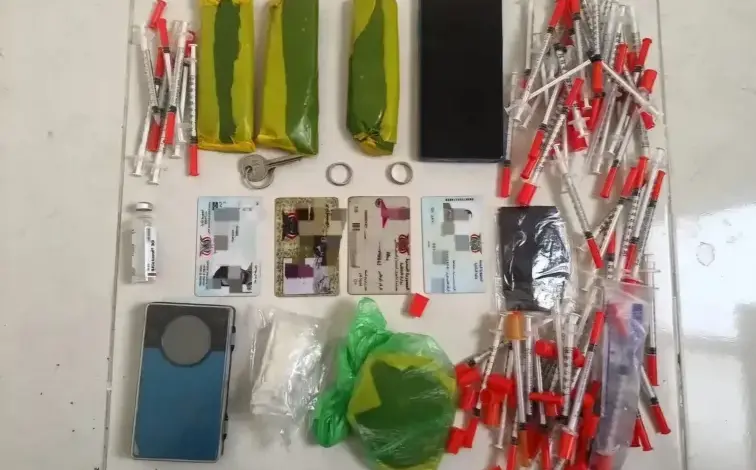الإطاحة بمروج مخدرات بحوزته كميات ضخمة