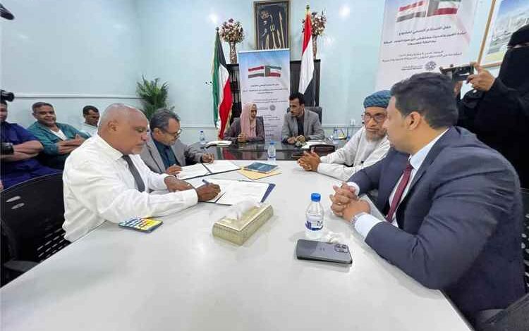 التوقيع على الاستلام الرسمي لمشروع إعادة تأهيل وتحديث هيئة مستشفى ابن سيناء بالمكلا