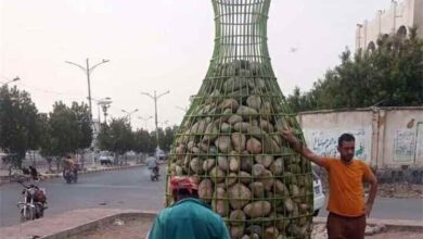 الحديدة تزين ساحلها برمز تراثي .. مجسم الجرة يتحول إلى معلم بحري جديد