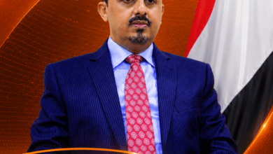 الحكومة اليمنية: من دمّر موانئ النفط ونهب الإيرادات وصادر الرواتب لا يحق له الحديث عن حماية ثروات اليمن